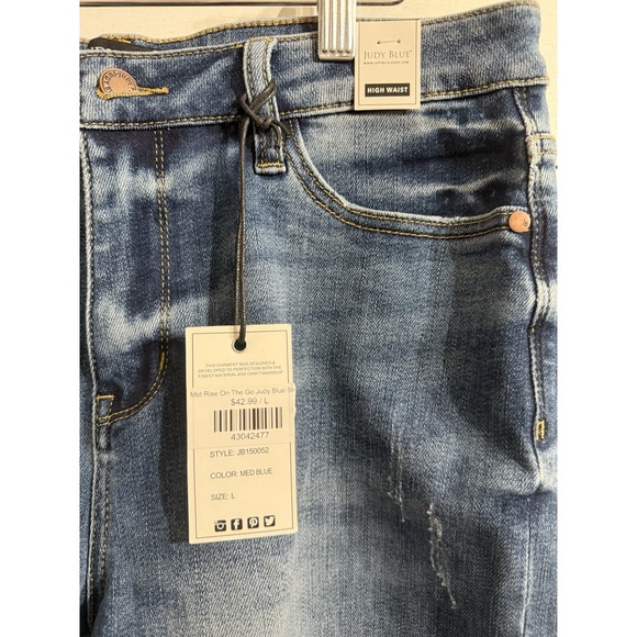 Judy Blue Denim‎ Jean Shorts Womens Raw Hem Mid Rise Distressed Size Large NWT - Picture 2 of 4